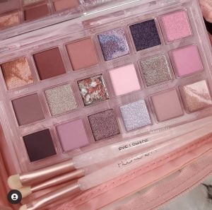 پالت سایه رز کوارتز